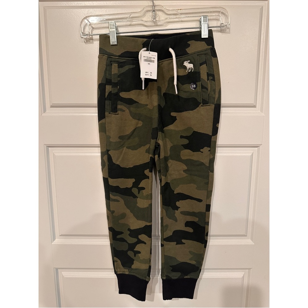 NWT - 5/6 Abercrombie & Fitch Kids Camo Jogger Pants